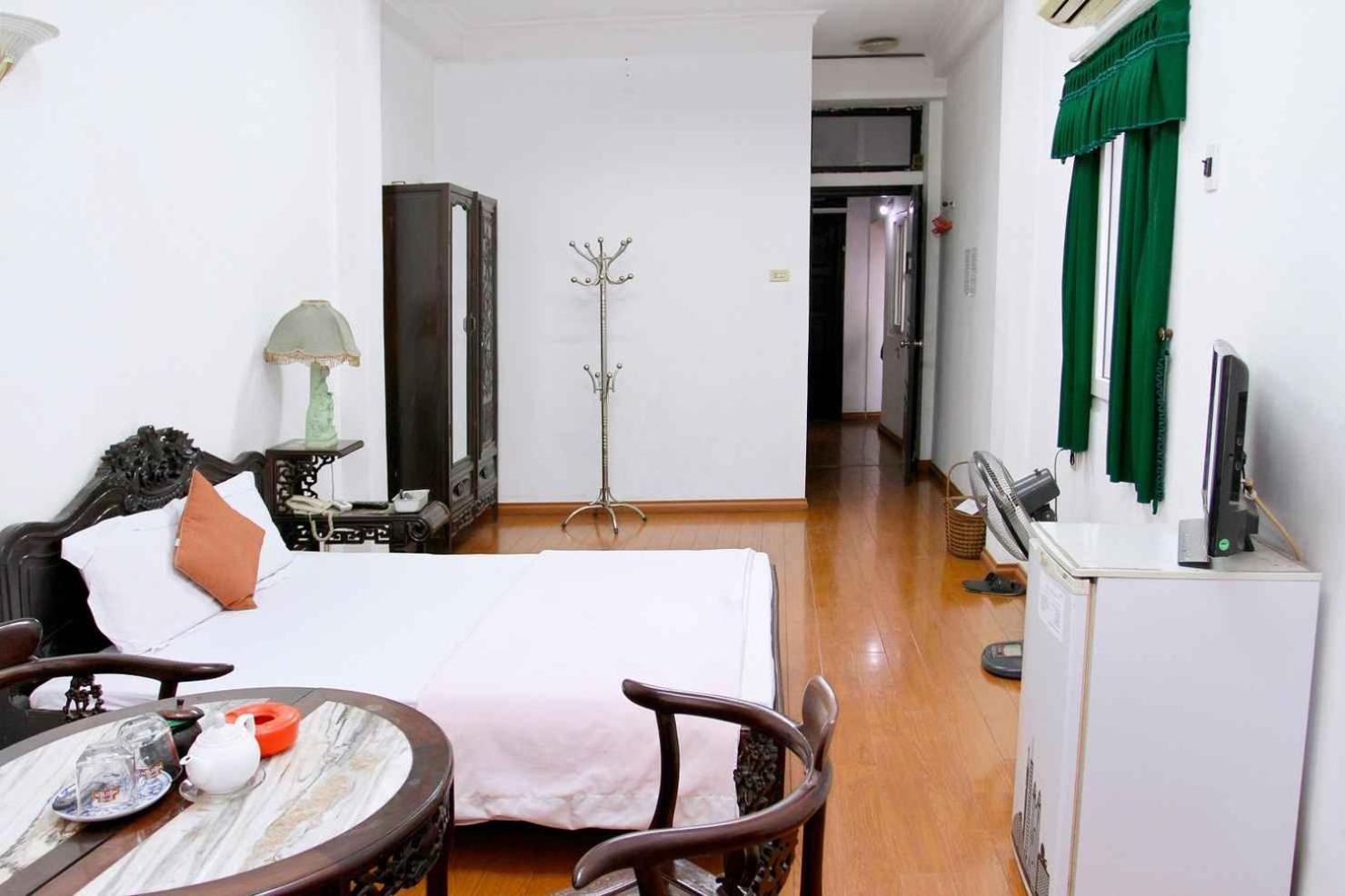 Hoang Cuong Hotel 15 Nguyen Thai Hoc Hanoi Buitenkant foto