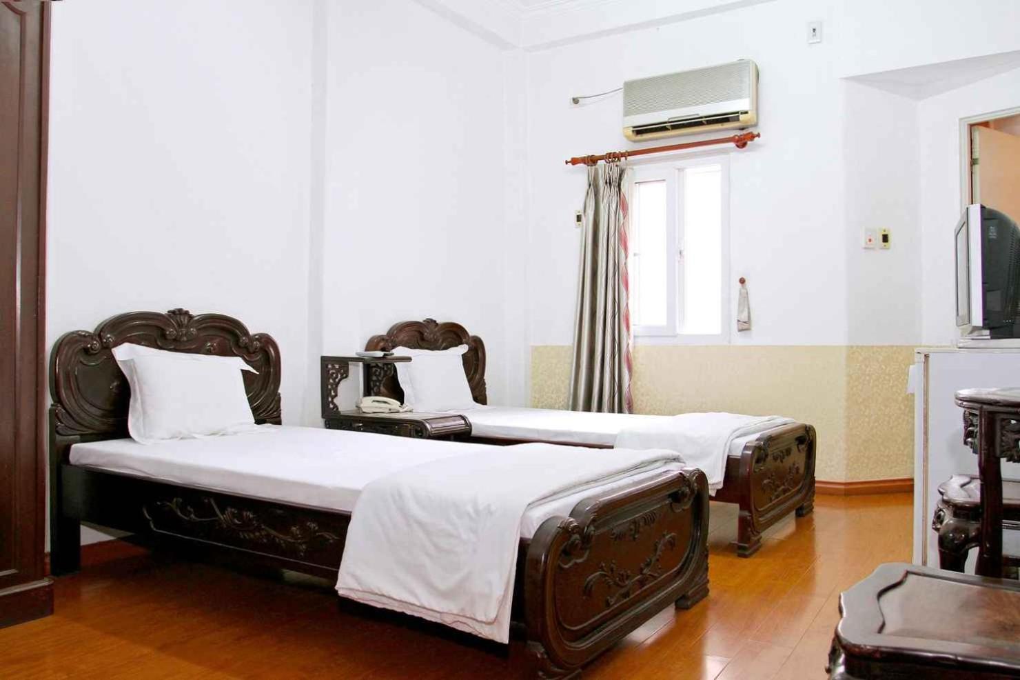 Hoang Cuong Hotel 15 Nguyen Thai Hoc Hanoi Buitenkant foto