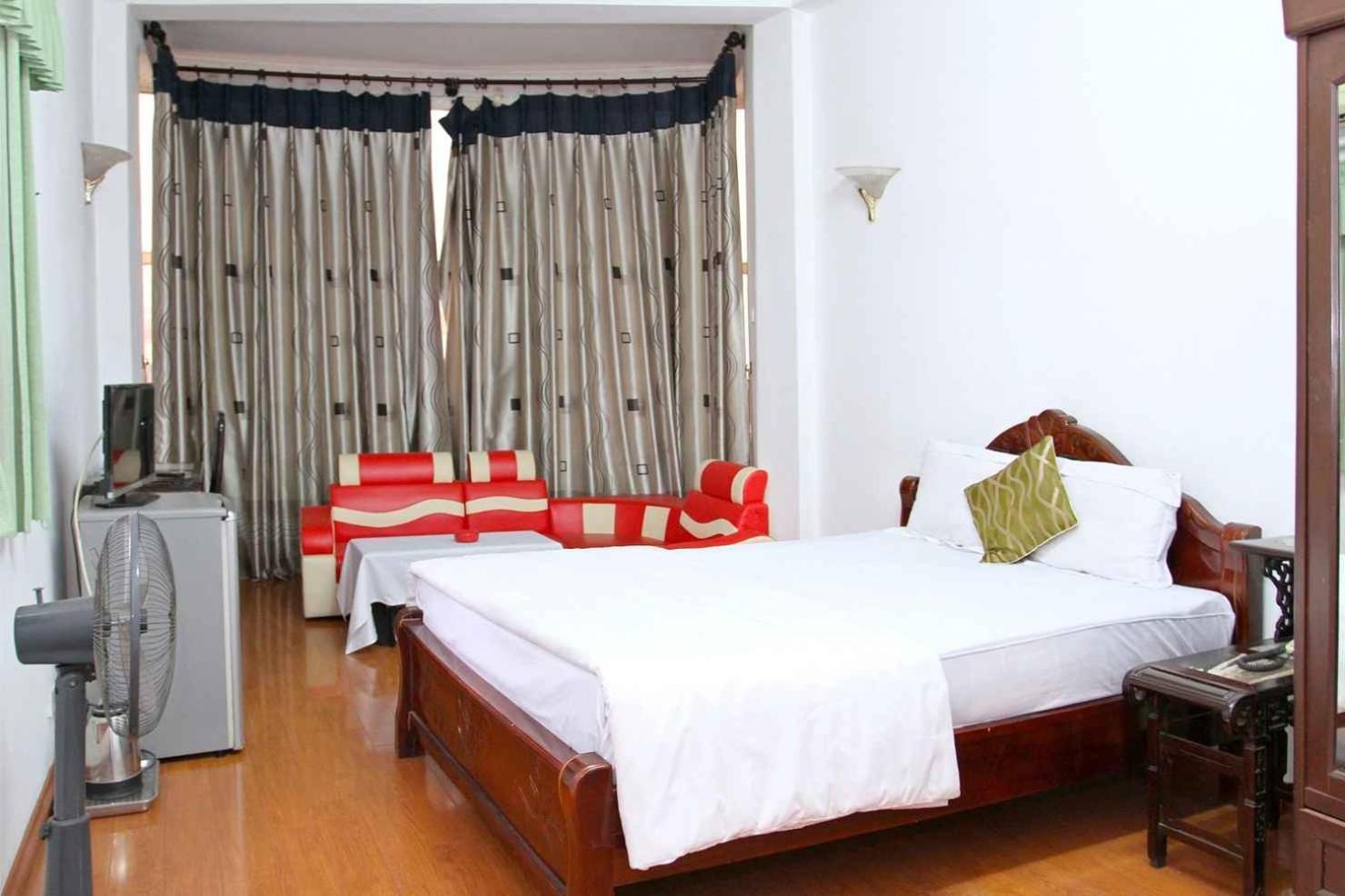 Hoang Cuong Hotel 15 Nguyen Thai Hoc Hanoi Buitenkant foto