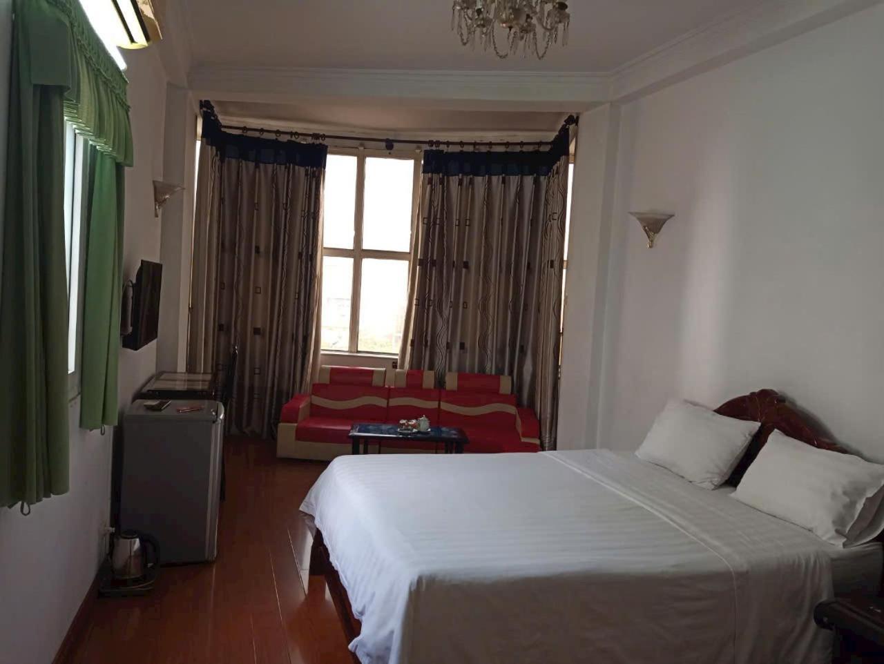 Hoang Cuong Hotel 15 Nguyen Thai Hoc Hanoi Buitenkant foto