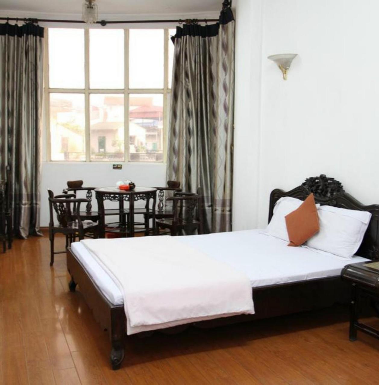 Hoang Cuong Hotel 15 Nguyen Thai Hoc Hanoi Buitenkant foto